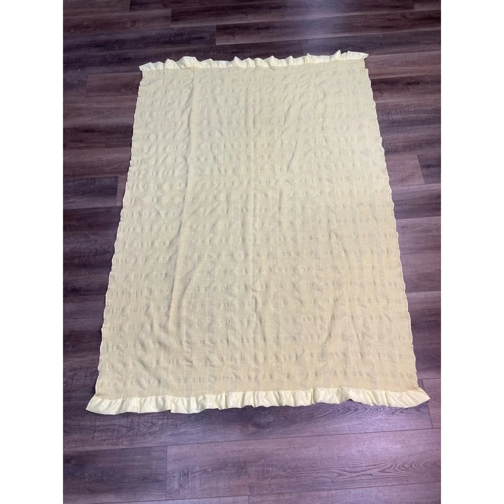 Vintage Faribo 100% Wool Blanket Yellow Waffle Weave Ruffled Satin Trim 53x76